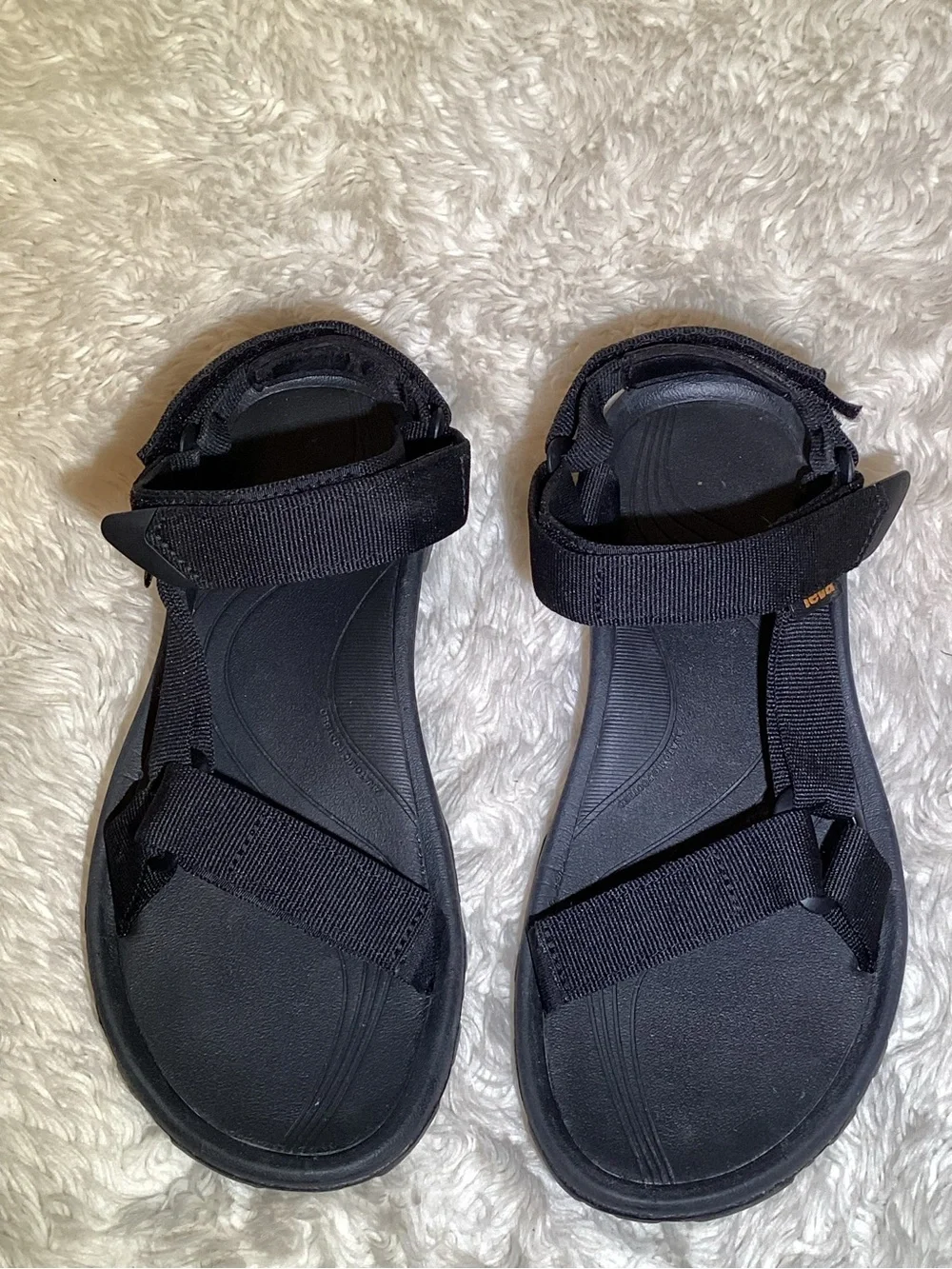 Teva hurricane men’s Black Strapped Outdoor Sandals size 10